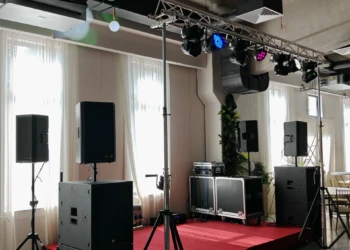 dj pult ozvucenje rcf sateliti rcf basovi full sound system kompletan sistem ozvucenja